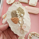Scalloped Oval